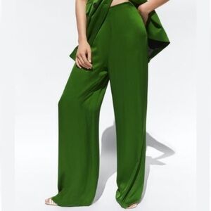 NWT Zara Green Satin Wide Leg Pants💚💚